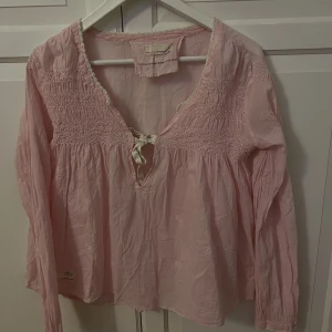 Oddmolly topp - Oddmolly topp som jag aldirg använd då den är förliten för mig!! Jättebra skick!!☺️☺️