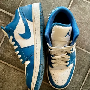 NIKE AIR JORDAN low  - Använda men i fint skick. Storlek 39.