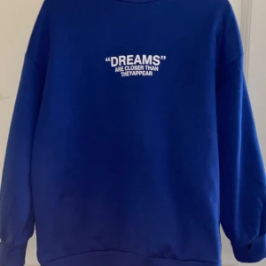 Sweatshirt  - Jätte fin sweatshirt. Är i nyskick. Kom privat för frågor eller fler bilder❤️