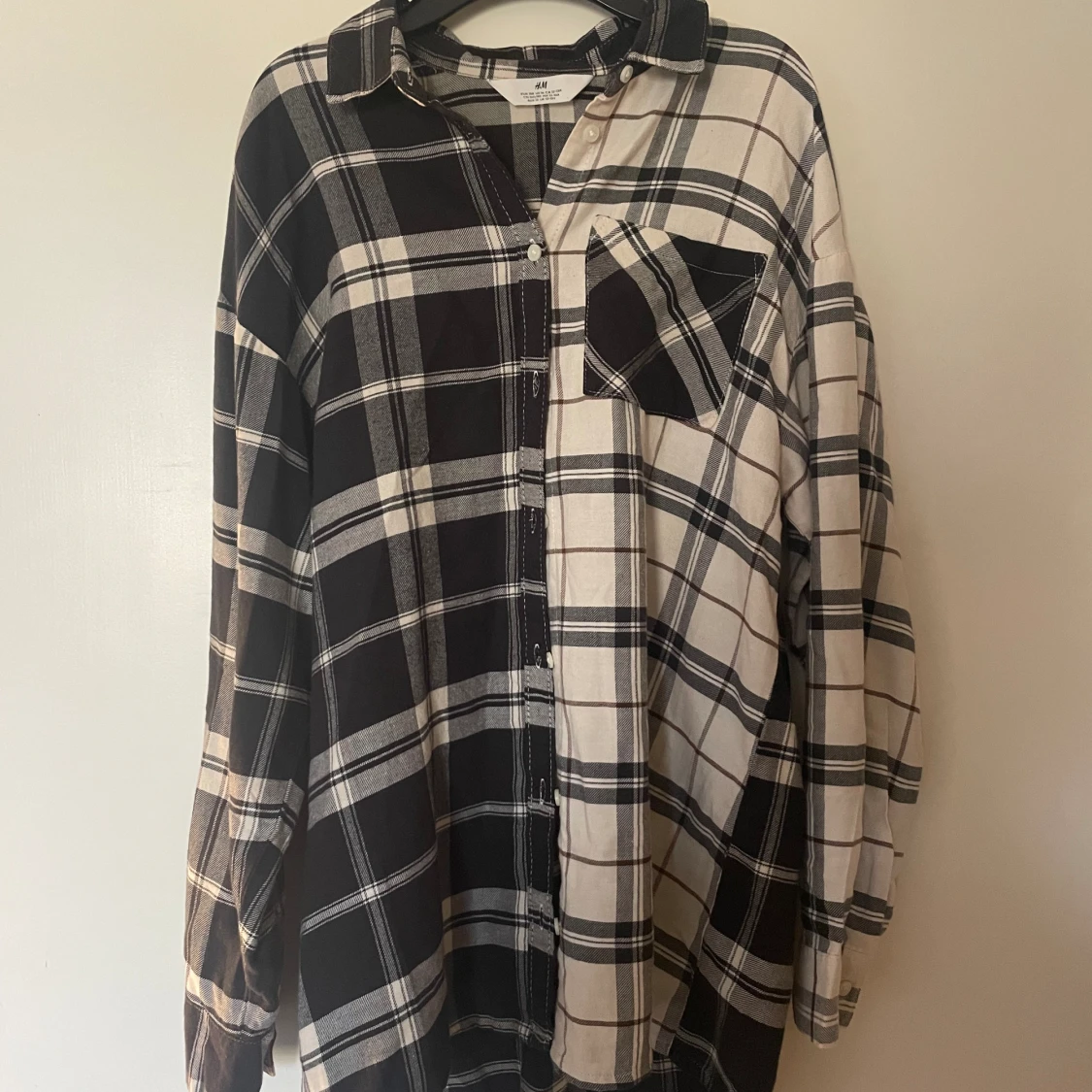 Rutig svartvit skjorta 