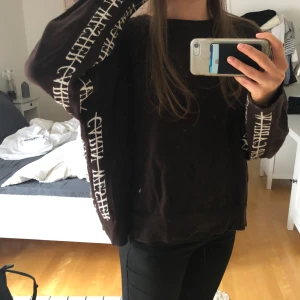 Carin Wester tröja  - Säljs då den aldrig kommer till användning. Är i stolen L men är liten i storleken och sitter som ungefär S/M