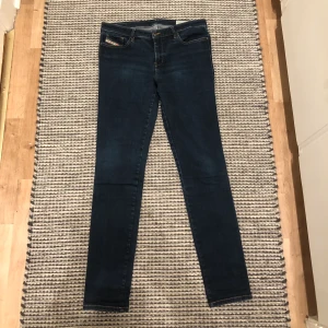 Diesel jeans - Diesel jeans-mycket bra skick utan defekter-storlek W33 L32-kolla gärna plaggen i min profil-Dma om du har några funderingar 