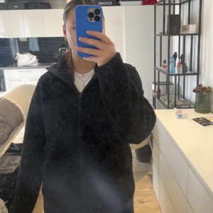 Teddy jacka  - Teddy jacka från bikbok i nyskick