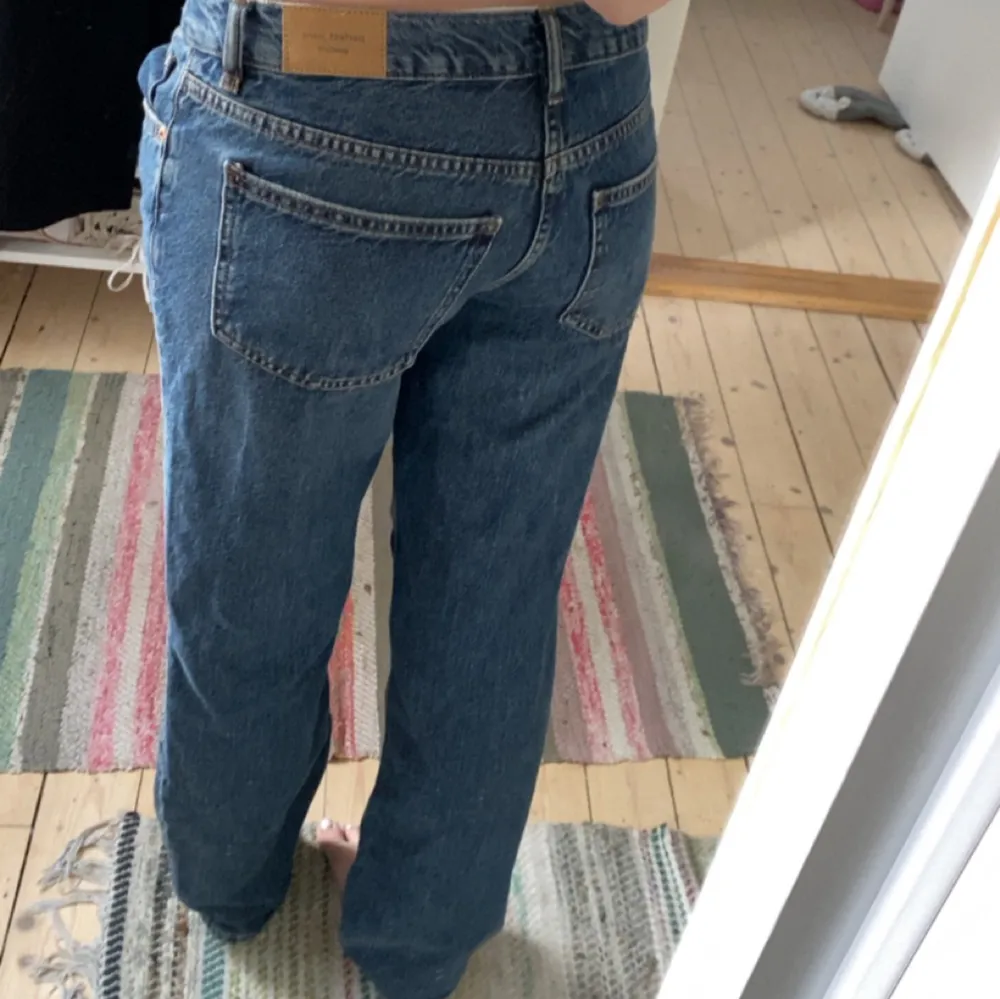 Använda en gång. Superfint skick! Går att ha som lowrise eller midrise beroende på. Nypris 600kr. Fråga gärna om du undrar något💘💘. Jeans & Byxor.