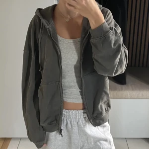 Hoodie - Från Weekday, köpt för 400kr, knappt använd