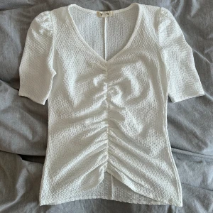 Topp - En lite finare topp/t-shirt, kommer ej till användning.