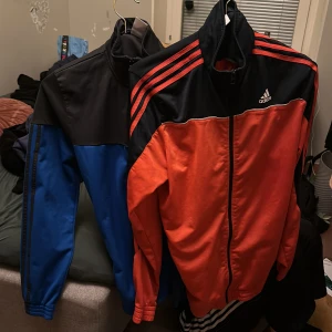 Adidas koftor - Säljer för de inte kommer till användning 1 för 75 2 för 125.