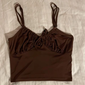 Topp - Brun topp från bikbok💗