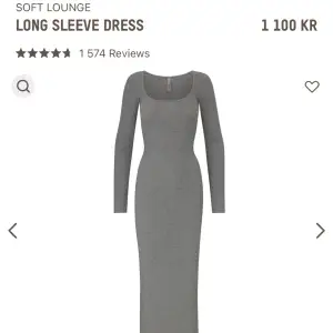 Grå långärmad skims klänning i storlek XS. Passar XS-M skulle jag säga.  Säljer då den är för liten för mig.  Fint skick🩶🩷