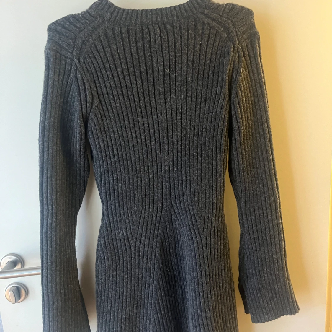 Hm ribstickad klänning  - 90