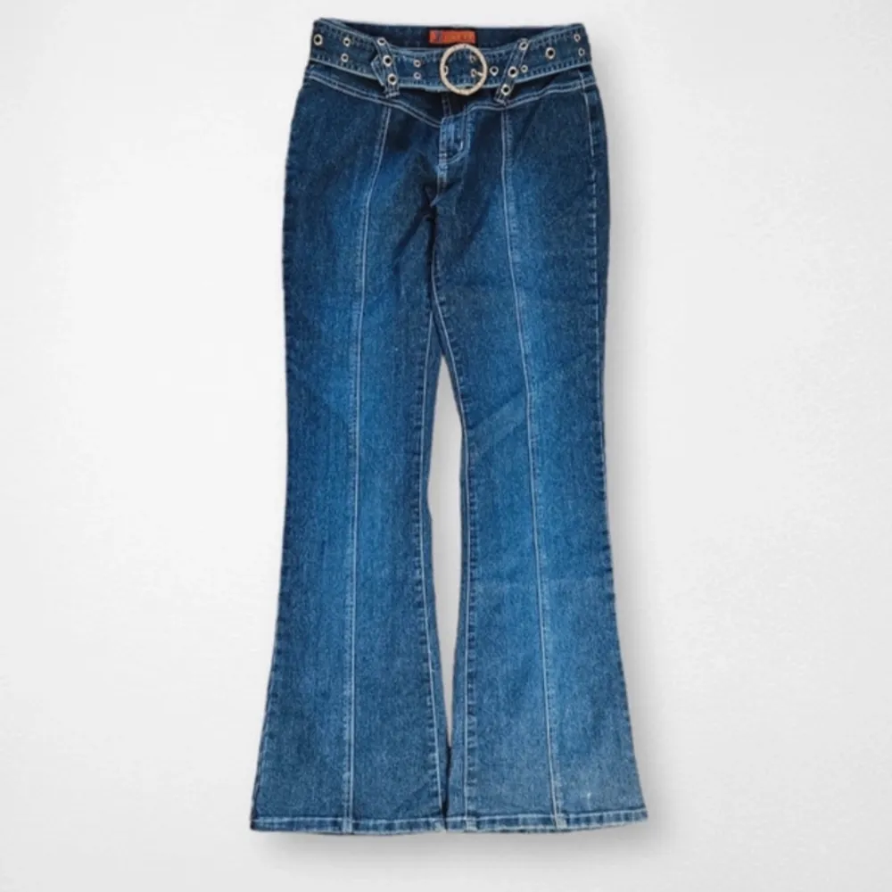 Helt nya vintage byxor med bälte som är helt perfekta!! Midjemått= 37 cm rakt över, innerbenslängd= 83 cm <3 pris kan diskuteras!. Jeans & Byxor.