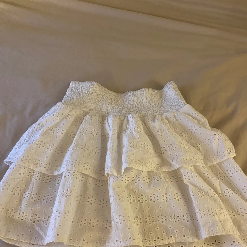 En gullig kjol från SRNHLT i storlek 146-152, aldrig använt . Kjolar.