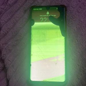 Huawei p30 PRO  - Hej! Jag har en svart Huawei P30 Pro som jag vill sälja. Den är i behov av ett skärmbyte, men annars fungerar den som en ny telefon. Med en ny skärm kommer den vara i toppskick igen! Priset kan diskuteras vid snabb affär 