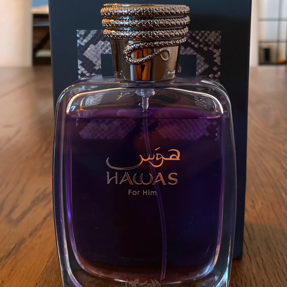 Hawas for Him är en fräsch fruktig parfym perfekt för sommaren. Säljer pga att jag är intresserad av en annan parfym inför sommaren. Knappt använd den har ca 95 ml kvar. . Parfym.