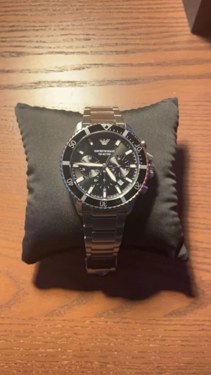 Armani klocka - Helt ny armani klocka aldrig använd ny pris 3800