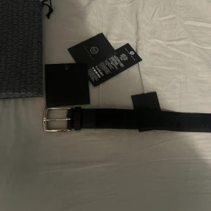 Äkta Phillip plein bälte  - 85 cm, helt ny o köpt på pleinoutlett för 300 euro o äktahetsbevis plus orderbekräftelse finns vid önskning.