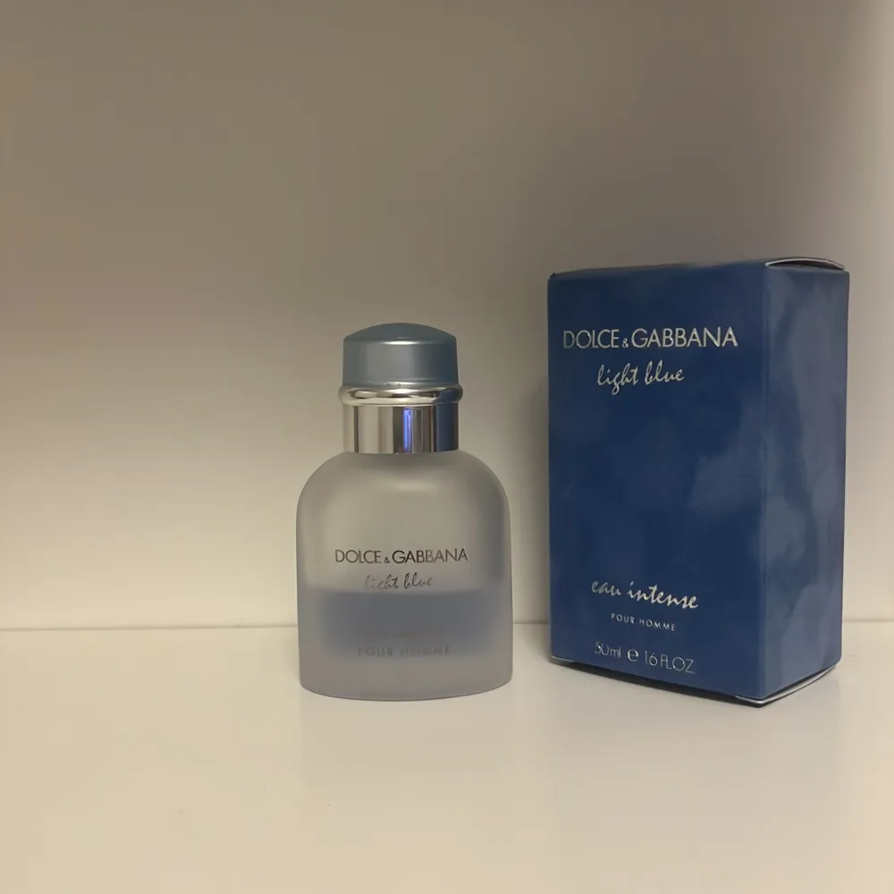 Samples! Dolce & Gabbana light blue intense🍋🌊🥥 2 ml / 40kr 5ml / 85 kr 10 / 160 kr. Accessoarer.