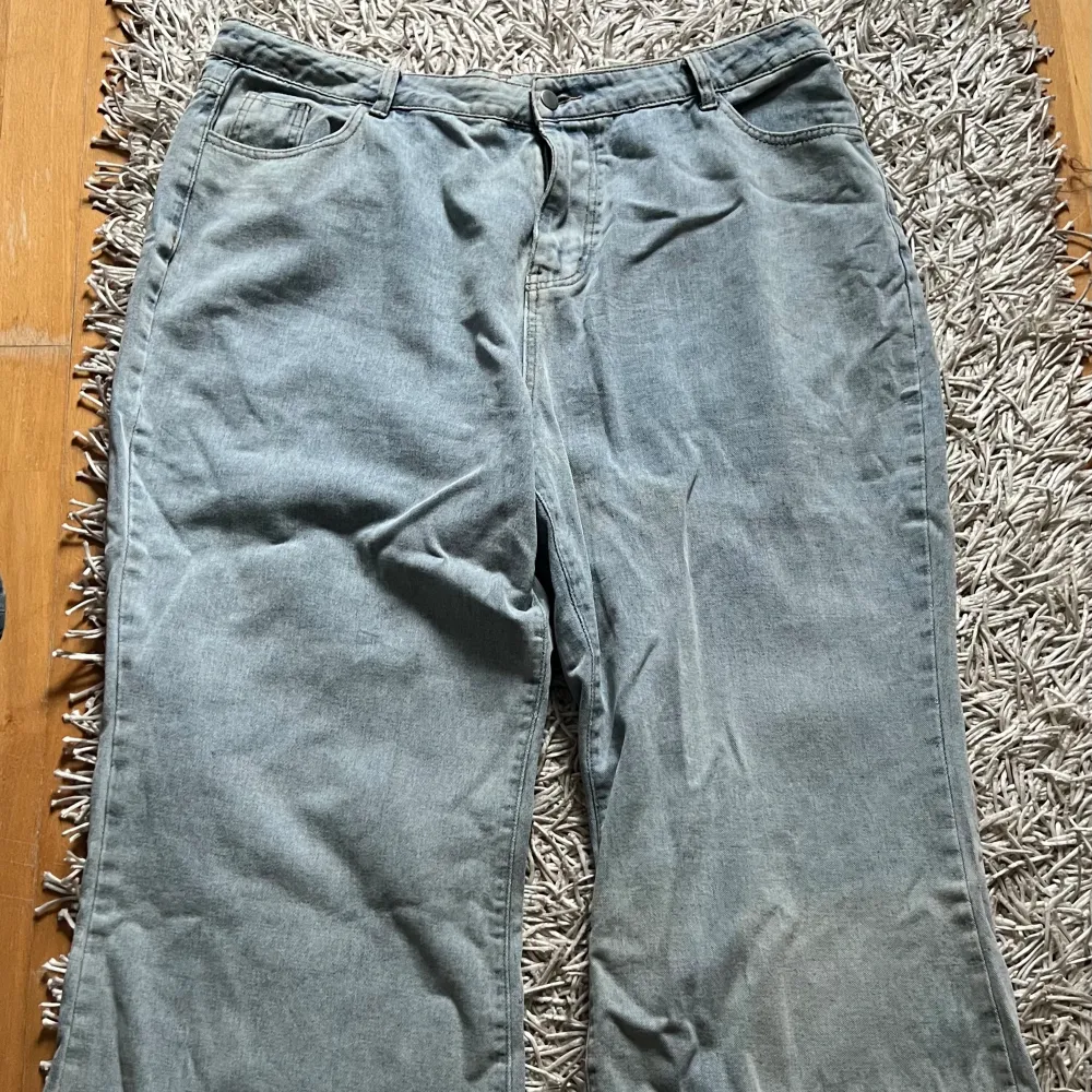 Säljer mina jeans nu som är i storlek 3x (ca 48)! Använda 1-2 gånger och i bra skick. Tvättas och stryks innan jag skickar de!. Jeans & Byxor.