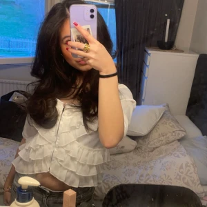 Gina tricot Topp - Jätte fin topp från Gina som inte finns längre, kan också användas som en kofta! Bra skick💗 Skriv priv för mer bilder! Nypris 600