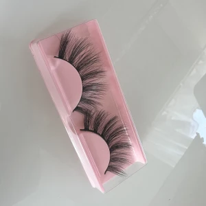 Fransar  - Snygga Cateye lösögonfransar 🤩 man känner sig så snygg med dessa fransar och man får de dragna kattiga ögon 😻 skulle de även vara lite långa för ögonlocket kan man klippa i kanterna så det passar ögonlocket helt perfekt 👌🏻✨