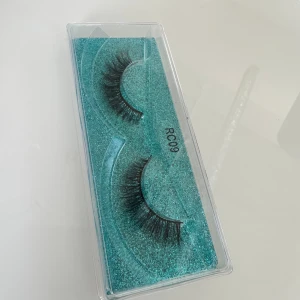 Ögonfransar  - Snygga Cateye lösögonfransar 🤩 man känner sig så snygg med dessa fransar och man får de dragna kattiga ögon 😻 skulle de även vara lite långa för ögonlocket kan man klippa i kanterna så det passar ögonlocket helt perfekt 👌🏻✨