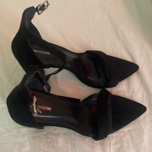 Klackar - Jätte fina klackar jag köpt från sellpy men är ifrån prettylittlething jag har aldrig använt dom!