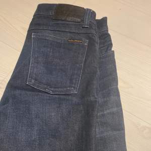 Säljer ett par shyssta nudie jeans i modellen grim tim, köpte på careOfcarl för ca 1600.  Bara höra av er ifall ni har fler frågor👌 
