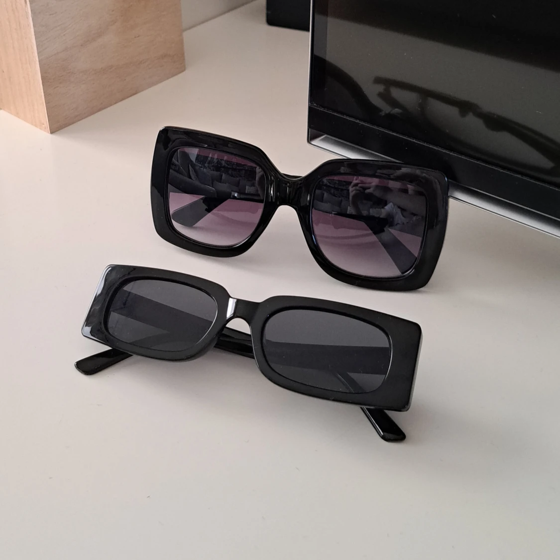 Svarta solglasögon  - 92