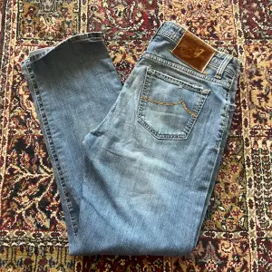 Jacob Cohën jeans i storlek 34! Väldigt bra skick! Nypris över 5000kr! Kan gå ner i pris vid smidig affär!🙌🏽