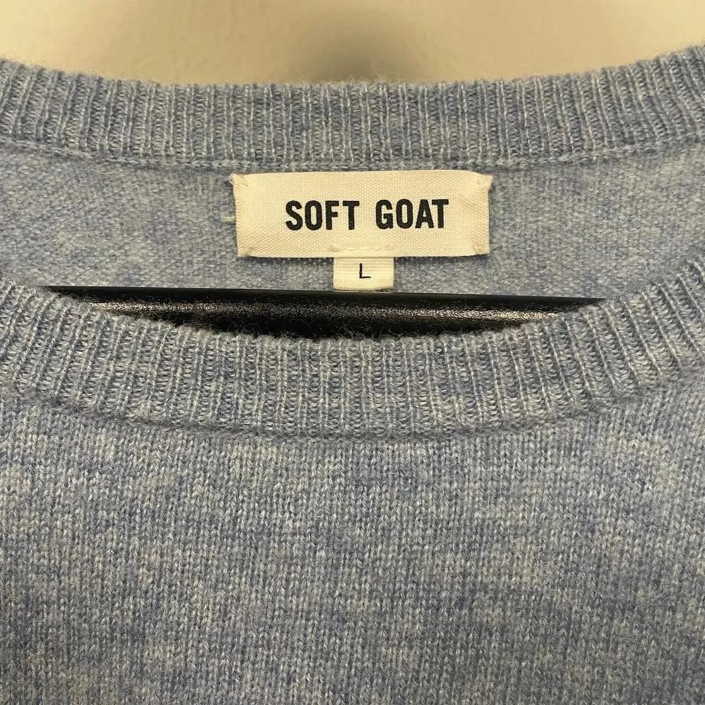Soft Goat tröja i 100% kashmir 🐐Skick: 9/10. Tveka inte att kontakta oss i chatten vid frågor✅. Tröjor & Koftor.