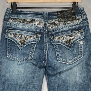 Miss me jeans  - Jättesnygga lågmidjade miss me jeans som är lite för stora för mig, jättesnygga och inget fel på dom!!