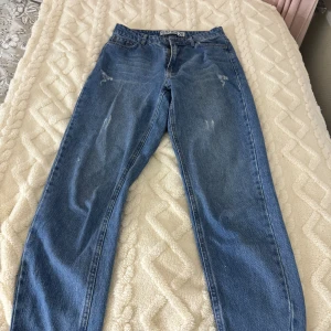 Boyfriend jeans  - Använt några gånger men jag blivit korta på mig men annars jätte fina Jeans 