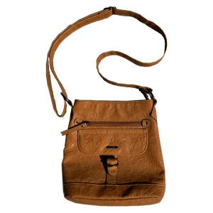 Väska - Väska från Amphora, hög kvalitet i nyskick. Knappt använd och passar jätte bra till sommaren.