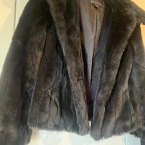 Svart vintage Syntetpälsjacka🍸🪩 - Jätte snygg svart vintage syntetpälsjacka i storlek XS🍸🖤