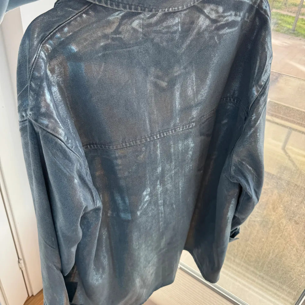 Snyggt jeans set från Lis Bonne i storlek 36/s Byxor: 36 Jacka: S Använd 2/3 ggr Nypris: 2640. Jackor.