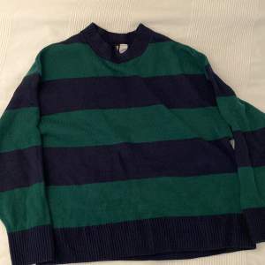 Loose striped sweater in great condition 