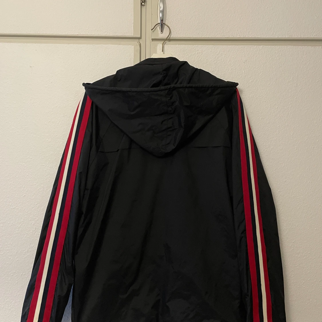 Sandro Regnjacka - Fransk designer - 91