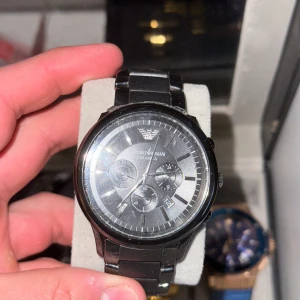 Armani klocka  - Fulllt  fungerade , finns några små repor 