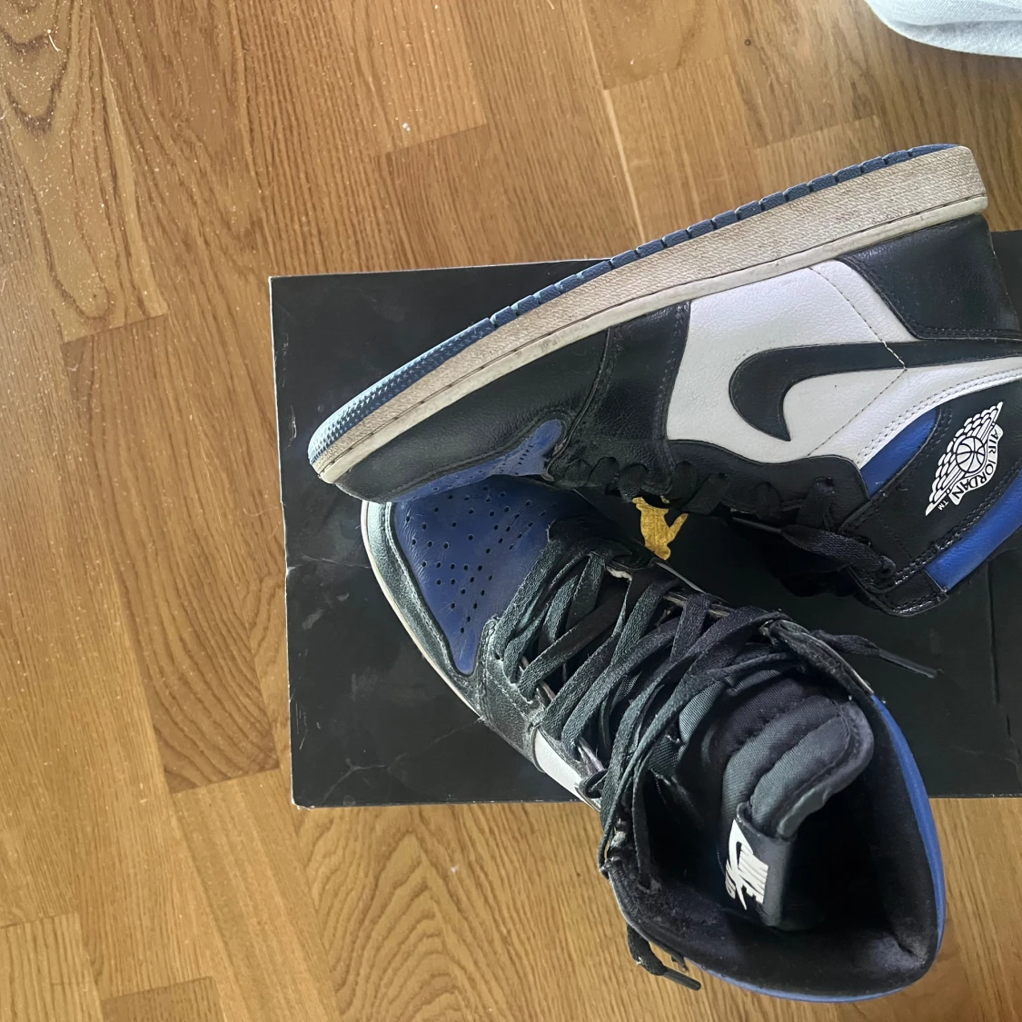 Blåa jordans 1 mids - 91