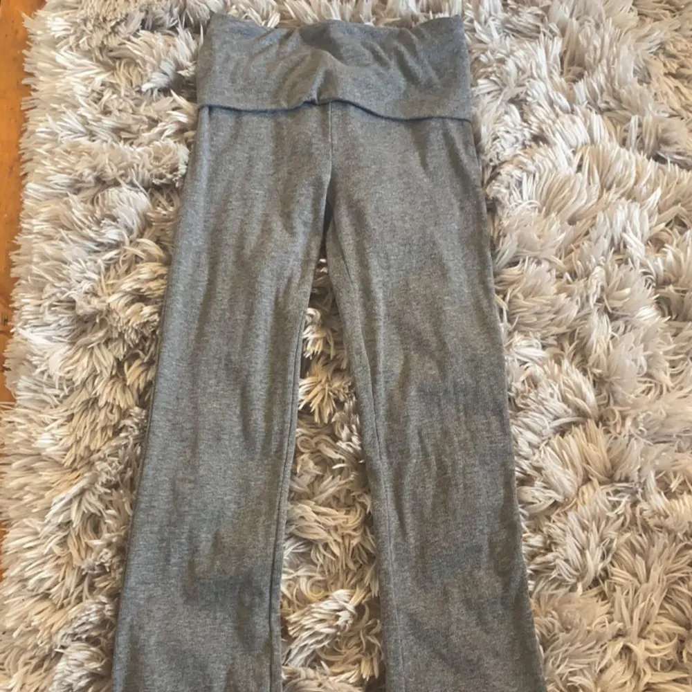 Passar både storlek xxs och xs❣️De är använda några få gånger men är i bra skick💕. Kontakta gärna innan ni köper💞. Jeans & Byxor.