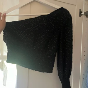 Fest topp - En jättesnygg topp som endast använts en gång💞💞 Pris 250 + frakt💞