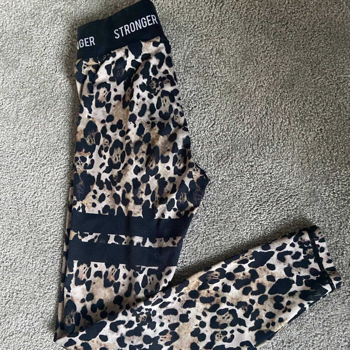STRONGERtights leopard
