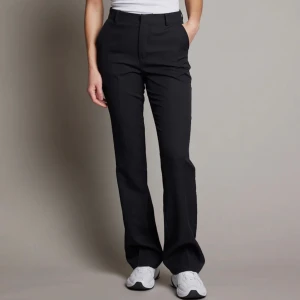 Kostymbyxor - Kostymbyxor från bikbok storlek 38! Endast testade! Jättefina men var för stora för mig❤️nypris 499kr! säljer för 300kr❤️