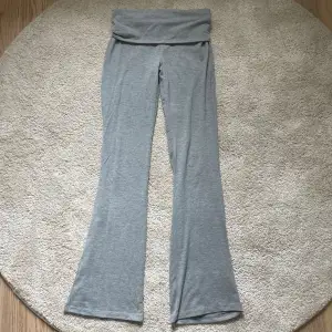 Yoga pants från Gina Young. De är använda ca 5 gånger och är i nyskick. Originalpris 200 kr. Köparen står för frakten.