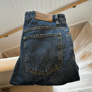 Slim Jeans - Tja säljer dessa slim jeans i storlek 30/32 då de inte används särskilt mycket längre. De har använts 2 gånger och är i nyskick. Märket är Just Junkies, nypris ca 1000kr