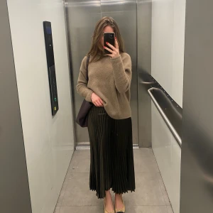 Plisserad kjol - Fin plisserad kjol ifrån Zara, nypris 559kr