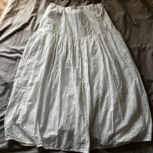 Vit långkjol - Söt långkjol!💖