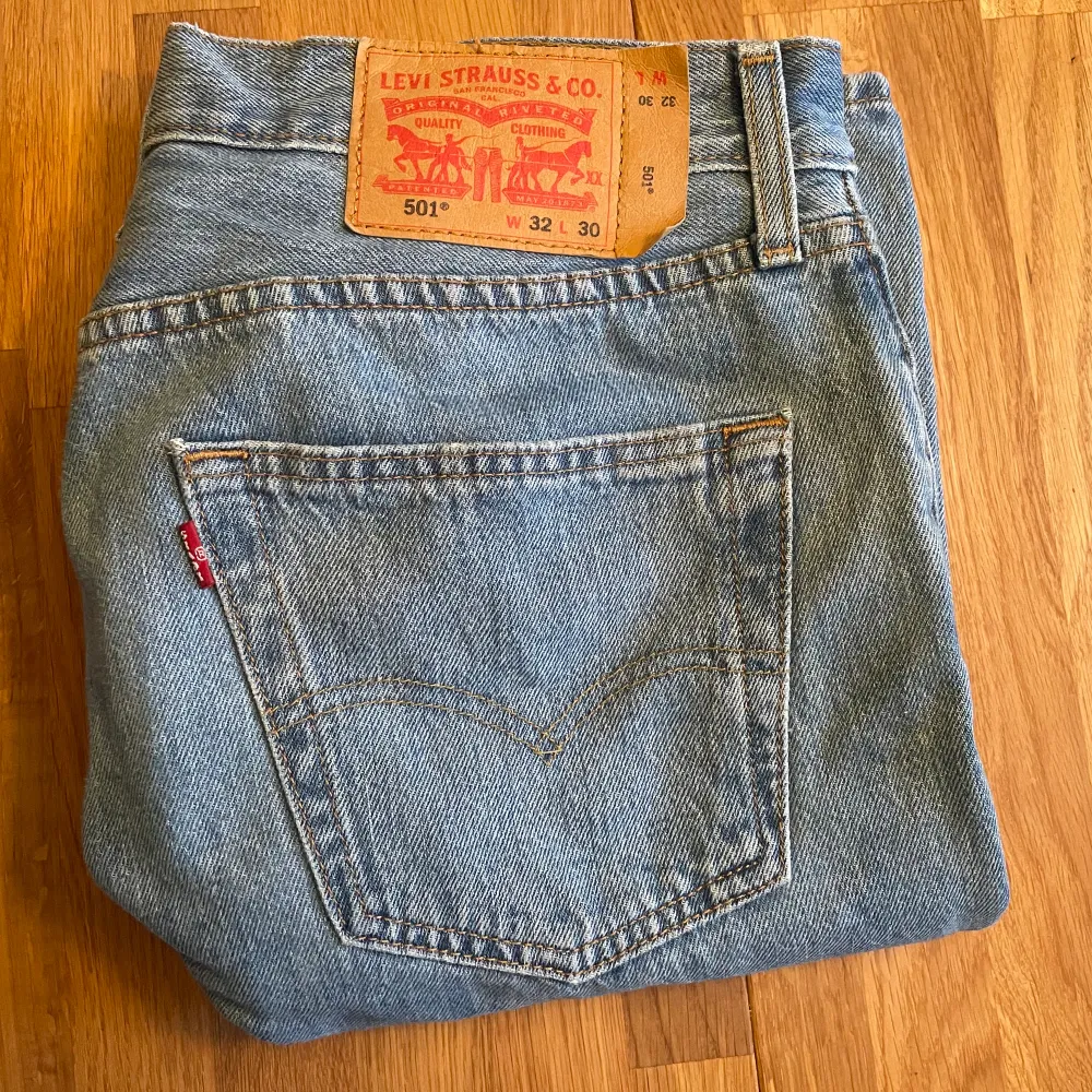 Ett par Levis 501 jeans i väldigt bra skick. Hör av dig vid frågor!. Jeans & Byxor.