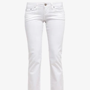 LTB bootcut lowrise - Säljer dessa pga förliten storlek. Storleken är W25 L34. Originalpris: 749kr. Skriv gärna för fler bilder💞