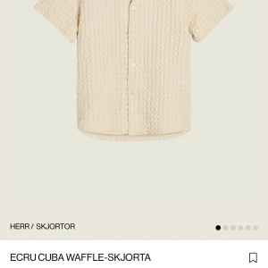 OAS skjorta - Denna är helt oanvänd med prislapp på. Nypriset är 1400kr